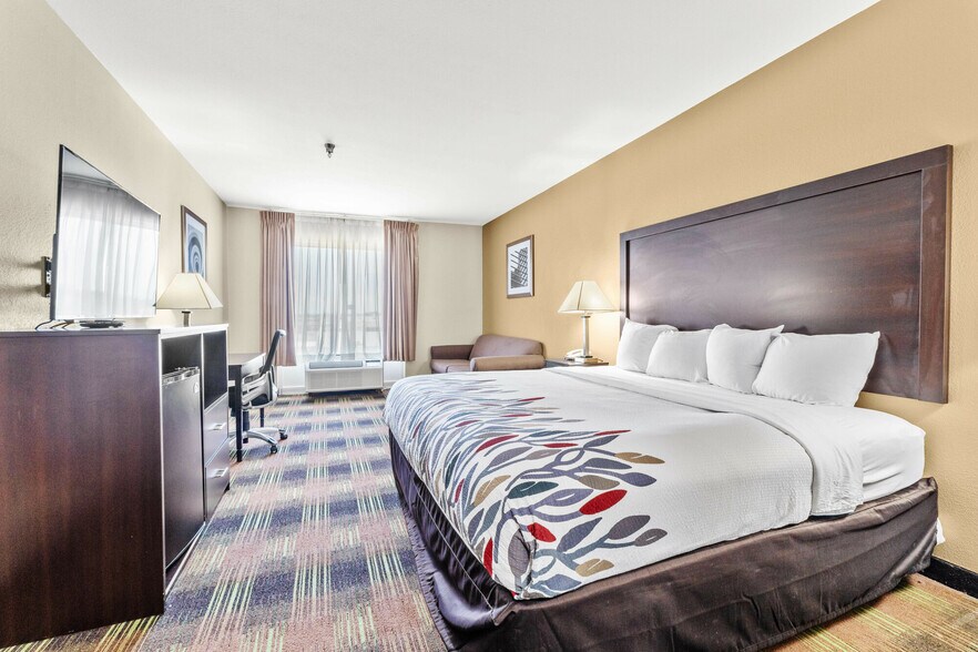 More Photos Of 12340 I-10 Service Rd, New Orleans Hotel For Sale