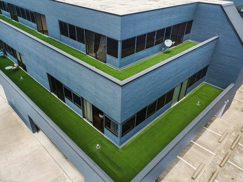 More Photos Of 3100 Edloe St, Houston Office For Sale