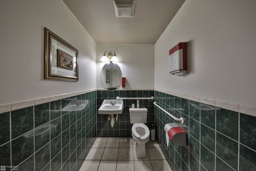 More Photos Of 11 West Pennsylvania Ave, Pen Argyl Freestanding For Sale