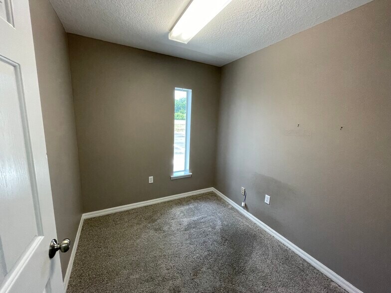 More Photos Of 2145 US Highway 441, Leesburg Office For Lease