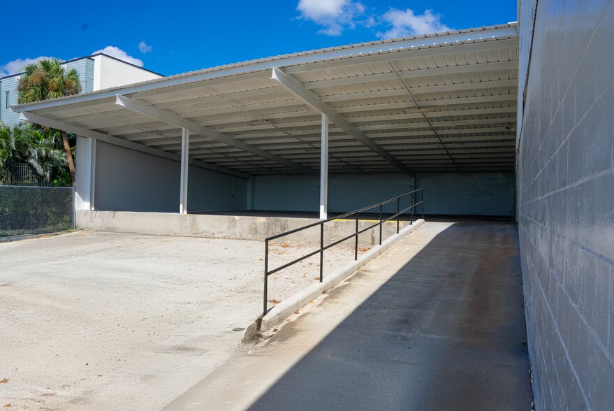 More Photos Of 5007 S Westshore Blvd, Tampa Warehouse For Lease