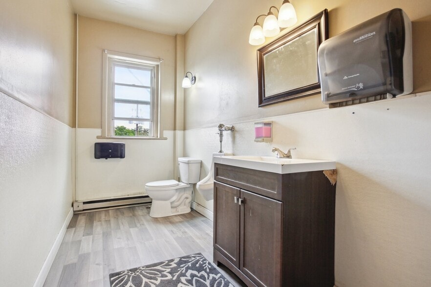 More Photos Of 76 Broadway, Denver Storefront Retail Office For Lease