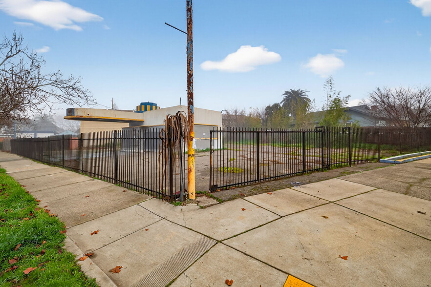 More Photos Of 3341 Stockton Blvd, Sacramento Auto Repair For Sale