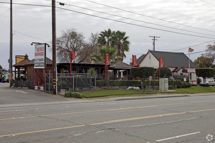 More Photos Of 4560 Auburn Blvd, Sacramento Distribution For Lease