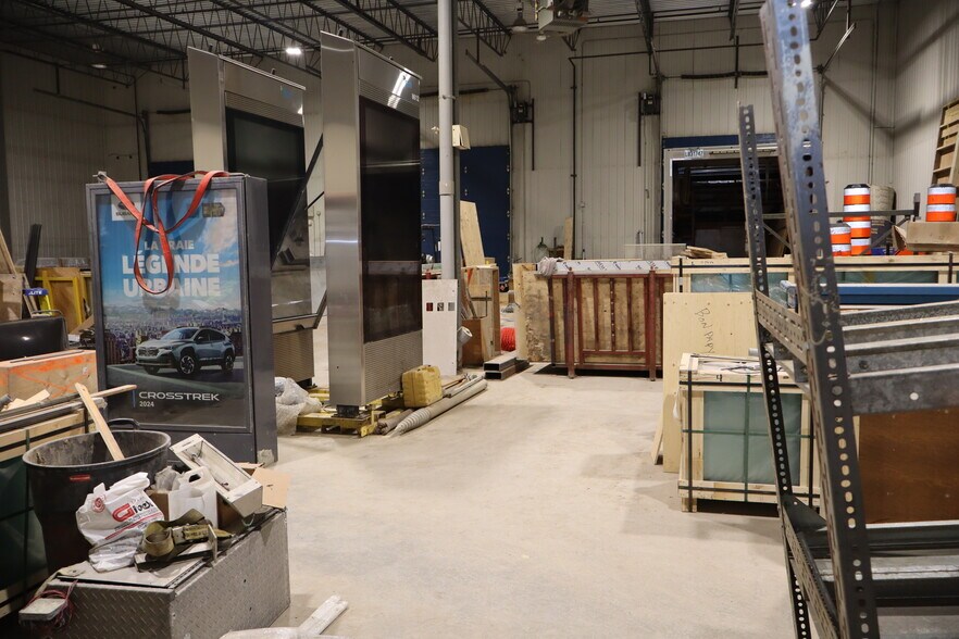 More Photos Of 2655 Rue Michelin, Laval Warehouse For Lease