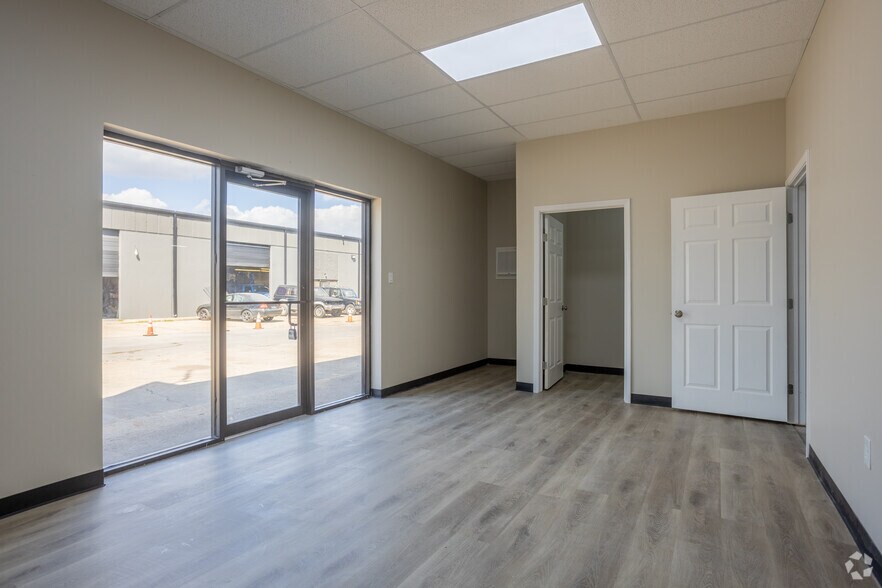 More Photos Of 13401-13417 Fondren Rd, Houston Unknown For Lease