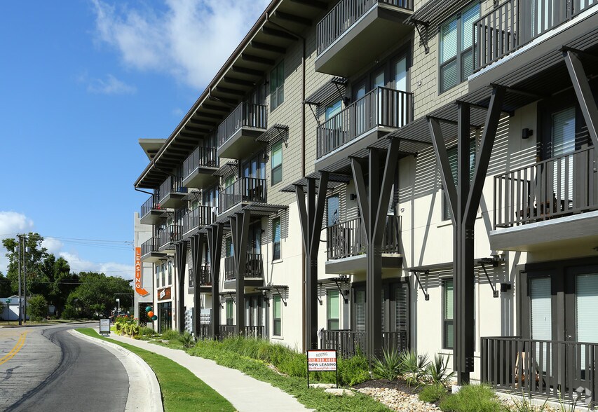 More Photos Of 403 E Koenig Ln, Austin Apartments For Lease