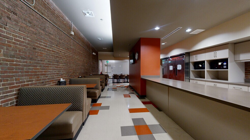 More Photos Of 33 W 11th St, Columbus Office For Lease