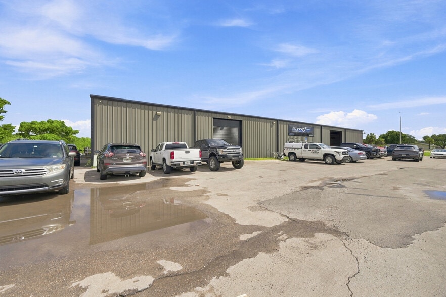 More Photos Of 3535 Dora St, Fort Myers Industrial For Sale