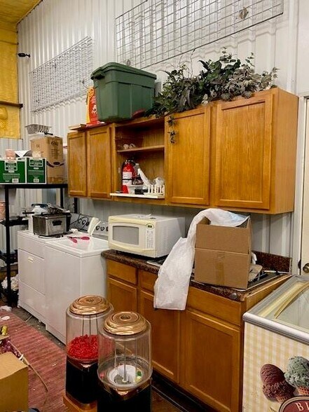 More Photos Of 1309 E Milam St, Mexia General Retail For Sale