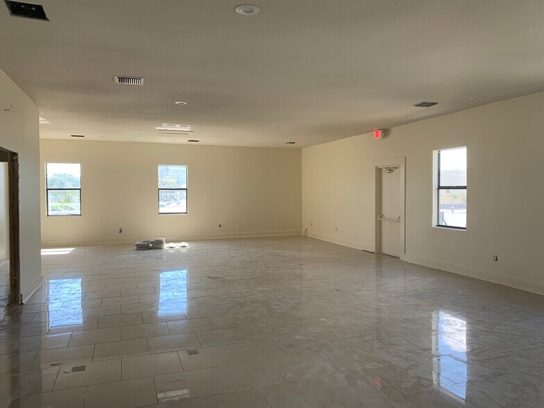 More Photos Of 219 N 21st Ave, Hollywood Storefront Retail Office For Lease