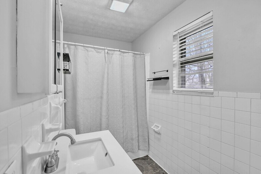 More Photos Of 211 Elyria Dr, Knoxville Apartments For Sale