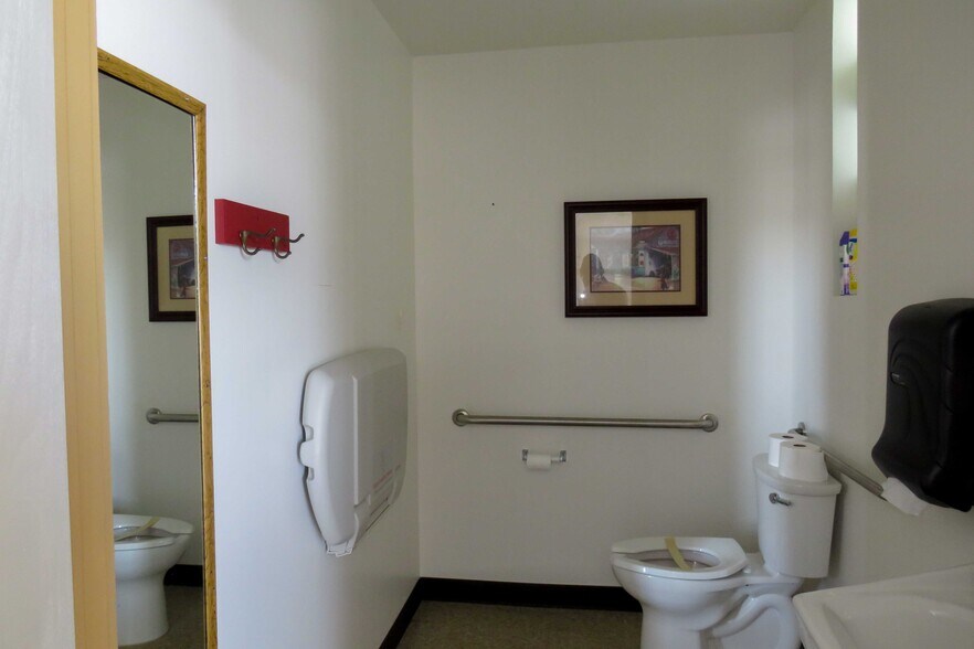 More Photos Of 1245 S Fabrique Dr, Wichita Flex For Sale