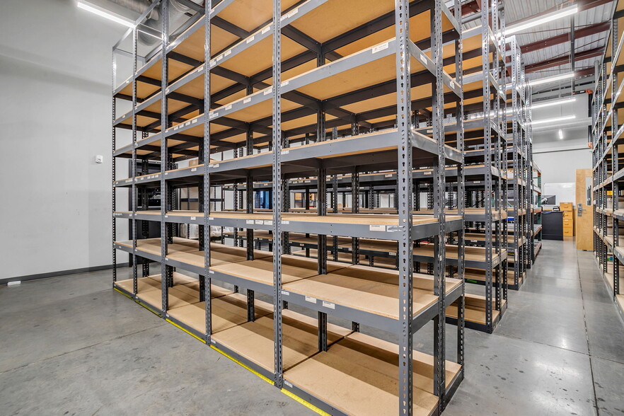 More Photos Of 438 Mayfield Rd, Duncan Flex For Sale