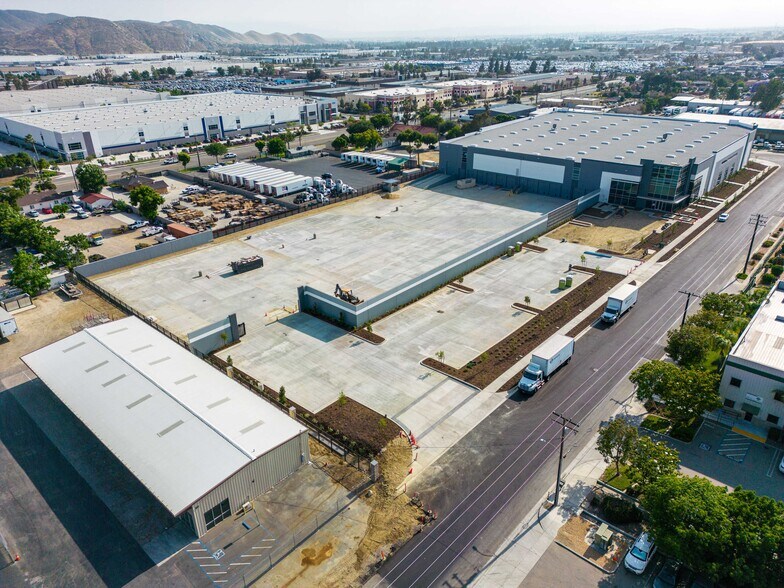 More Photos Of 15551 Boyle Ave, Fontana Distribution For Lease