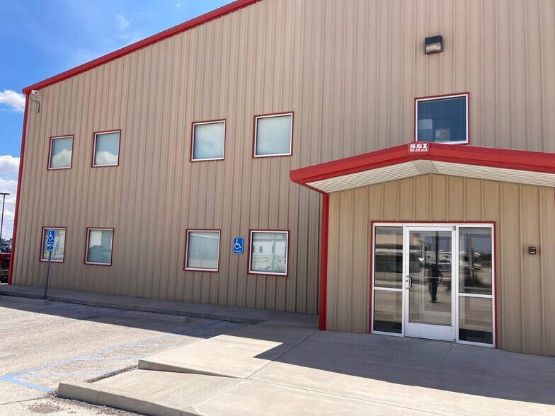More Photos Of 3215 N Enterprise Dr, Hobbs Warehouse For Sale