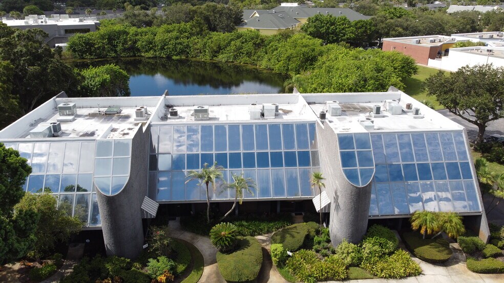 More Photos Of 6740 Crosswinds Dr, Saint Petersburg Coworking Space