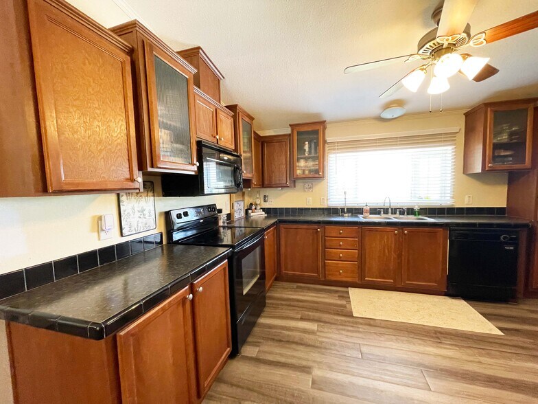 More Photos Of 25338 US Highway 270, Woodward Trailer Camper Park For Sale