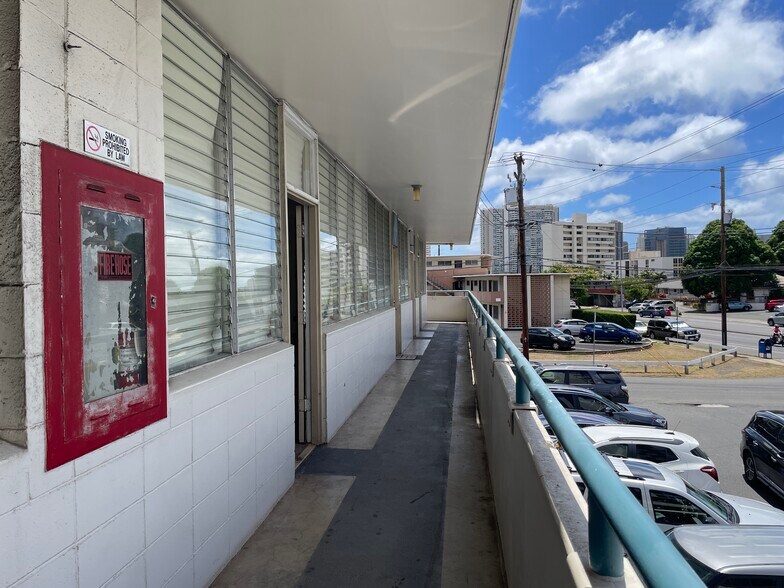 More Photos Of 931 University Ave, Honolulu General Retail For Sale