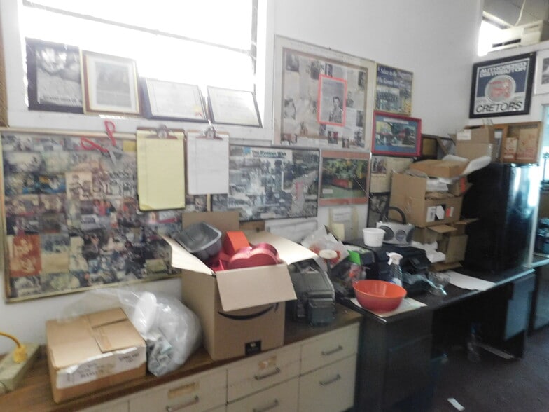 More Photos Of 1807 S Meridian St, Indianapolis Warehouse For Sale