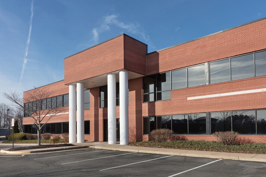 More Photos Of 10 Center St, Stafford Office For Lease