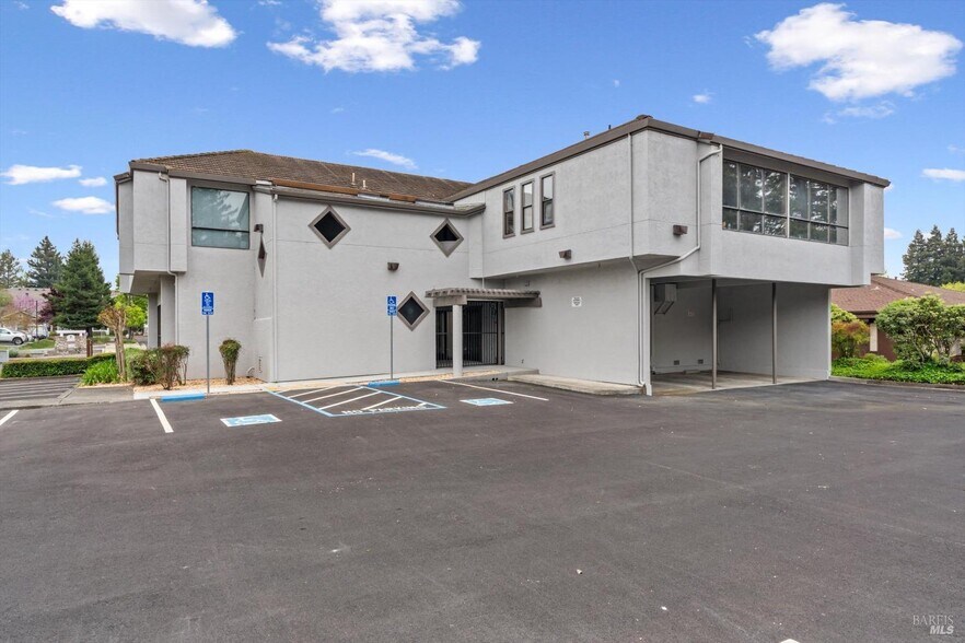 More Photos Of 1370 Medical Center Dr, Rohnert Park Medical For Lease
