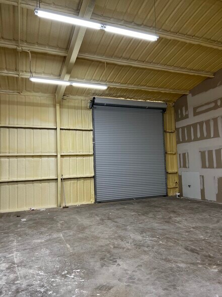 More Photos Of 117 Bennett Hills Dr, Weatherford Warehouse For Lease
