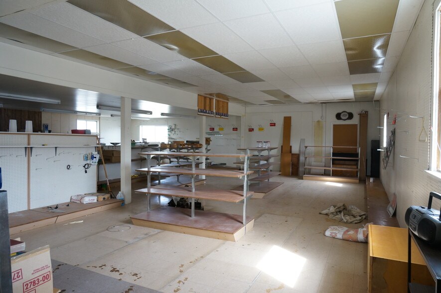 More Photos Of 451 N 11th St, Montague Warehouse For Sale