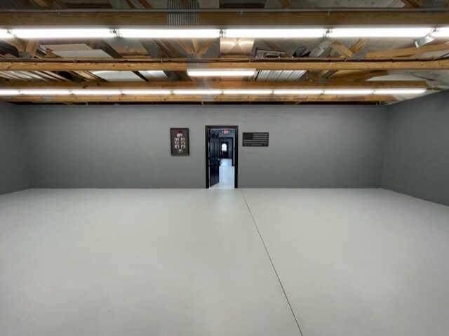 More Photos Of 170 W Circle Dr, Saint Charles Manufacturing For Lease