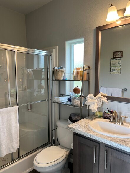 More Photos Of 1311 Bay Ave, Ocean Park General Retail For Sale
