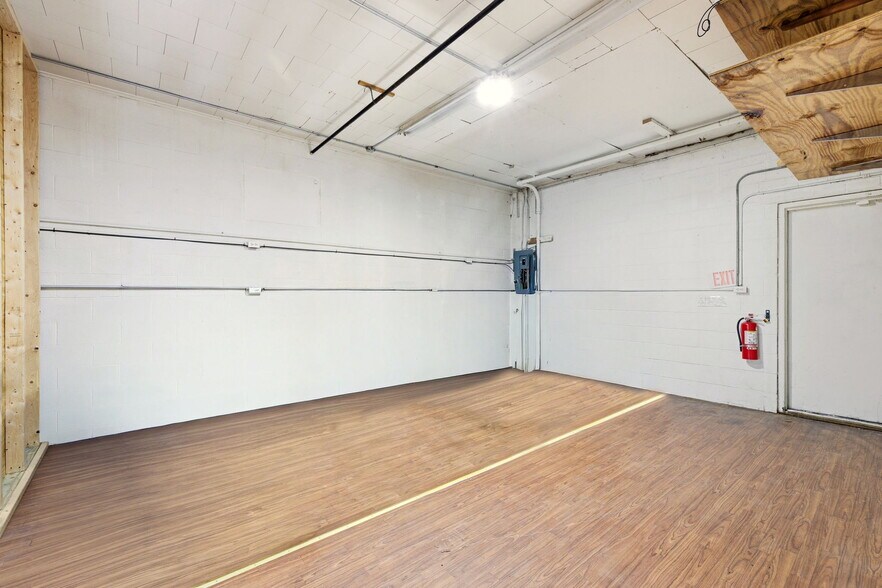 More Photos Of 605 W Baltimore St, Wilmington Storefront For Lease