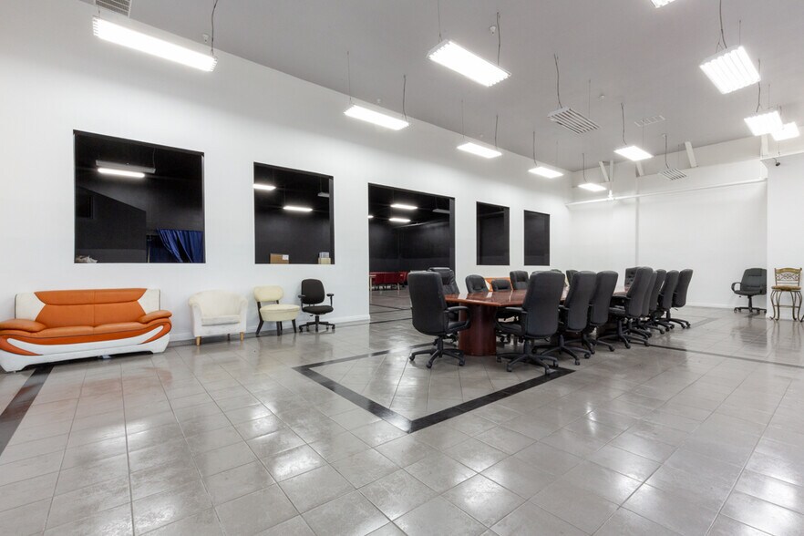 More Photos Of 505 S Main St, Santa Ana Storefront For Sale