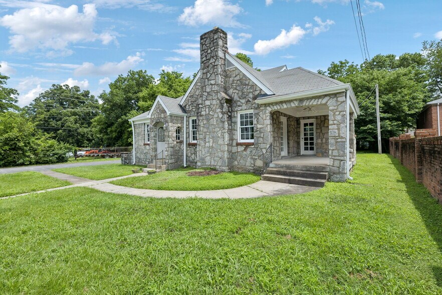 More Photos Of 234 4th Ave N, Franklin Office Residential For Sale