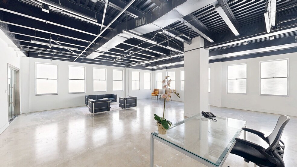 Primary Photo Of 420 Lincoln Rd, Miami Beach Loft Creative Space For Lease