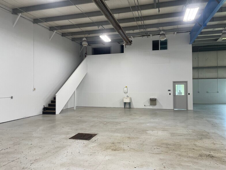 More Photos Of 7084 Big Sky Dr, Holly Warehouse For Lease