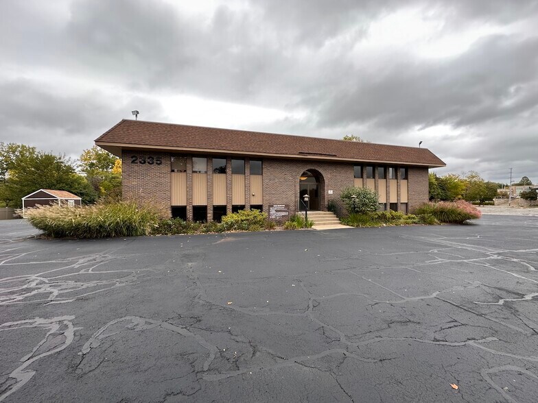 More Photos Of 2335 Burton St Se, Grand Rapids Medical For Lease