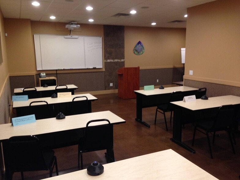 More Photos Of 7424 Victor Mendon Rd, Victor Flex For Lease
