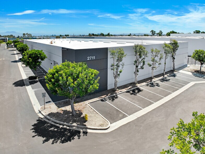 Primary Photo Of 2701 S Harbor Blvd, Santa Ana Unknown For Lease