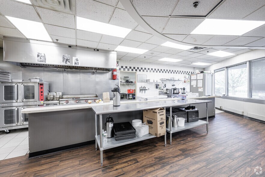 More Photos Of 80 Cottontail Ln, Somerset Office For Lease