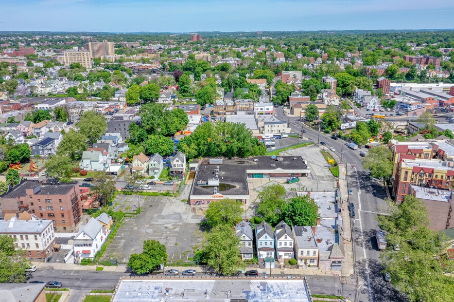 More Photos Of 220-230 S Fulton Ave, Mount Vernon Supermarket For Lease