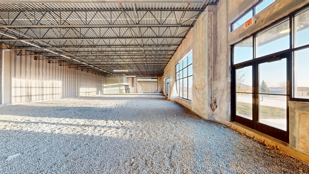 More Photos Of 110 Limestone Pass, Cottage Grove Freestanding For Lease