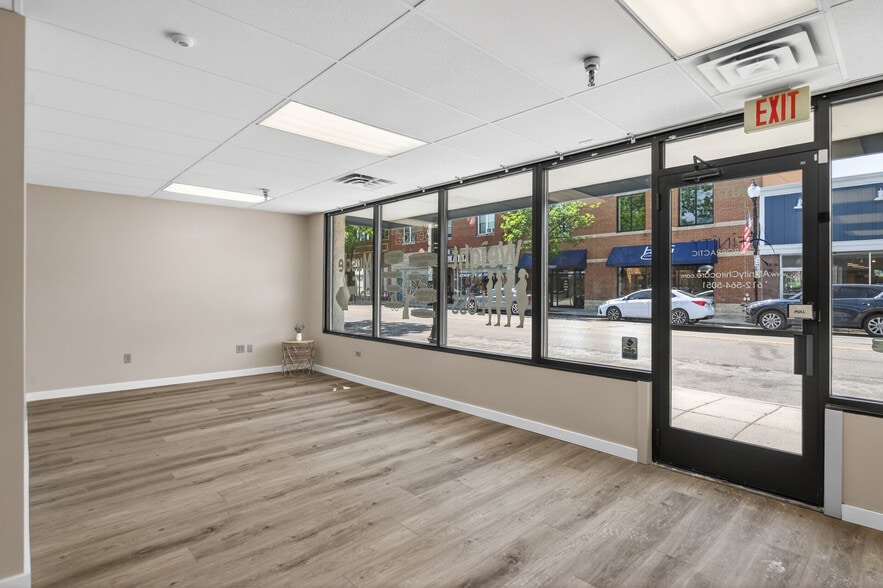 More Photos Of 1017-1023 Mainstreet, Hopkins Storefront For Lease