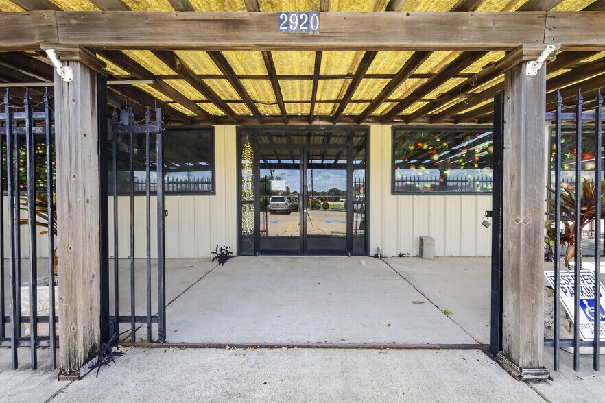More Photos Of 2920 Dairy Ashford Rd, Houston Showroom For Sale