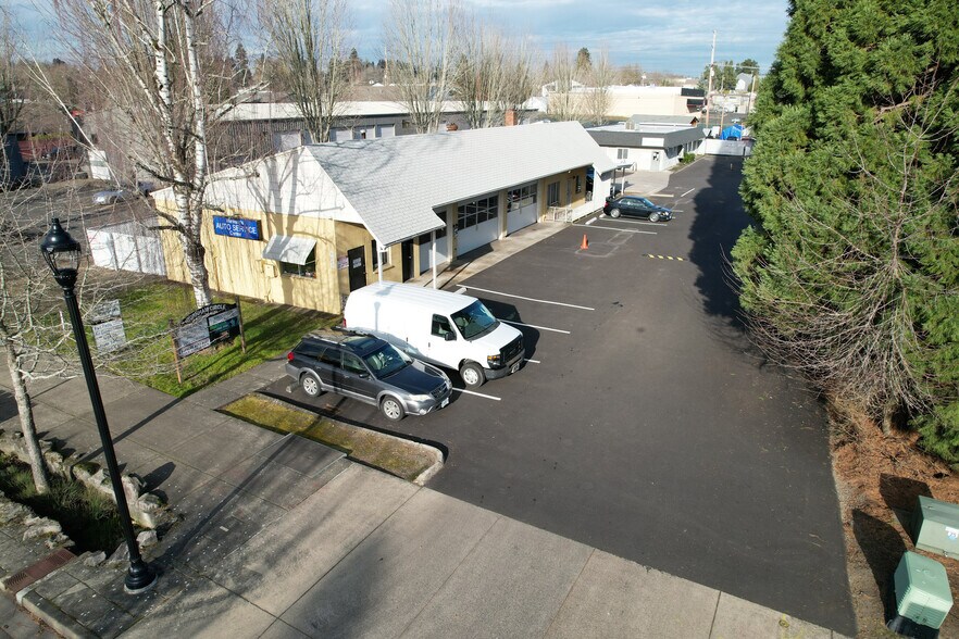 More Photos Of 9053 SW Burnham St, Portland Auto Repair For Sale