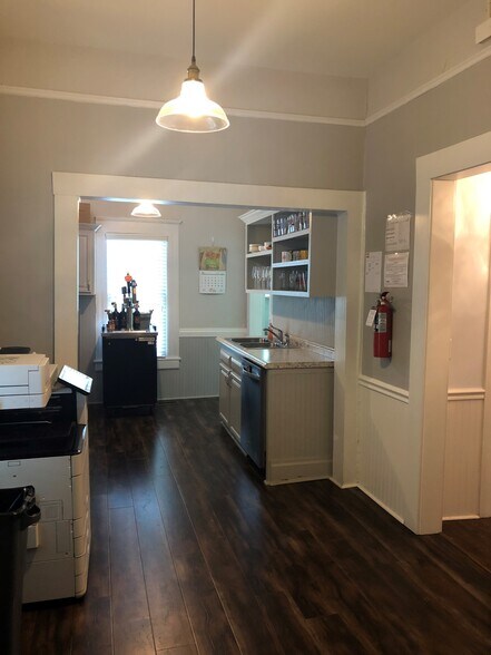 More Photos Of 514 Beatties Ford Rd, Charlotte Office For Lease