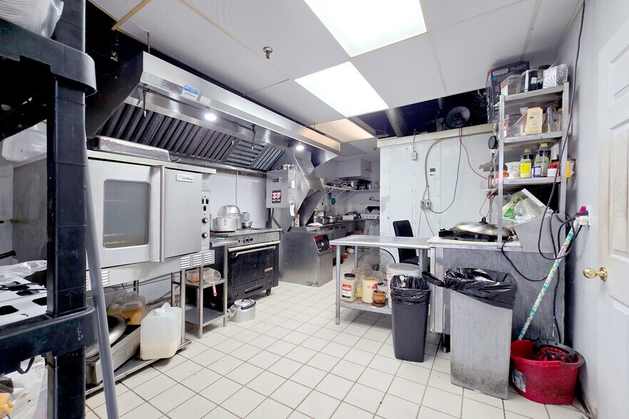 More Photos Of 2019 Bank St, Ottawa Apartments For Sale