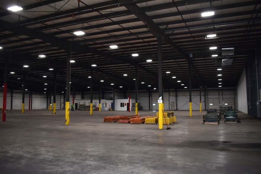 More Photos Of 3920 Kennedy Rd, Janesville Warehouse For Lease