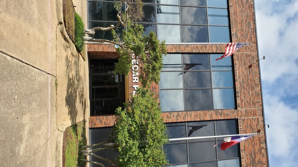 More Photos Of 407 N Cedar Ridge Dr, Duncanville Office Residential For Lease