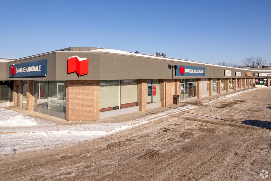 More Photos Of 5333 Boul Laurier, Terrebonne Unknown For Lease