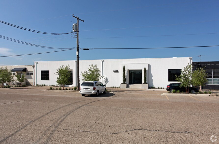 More Photos Of 2251 Vantage St, Dallas Loft Creative Space For Lease